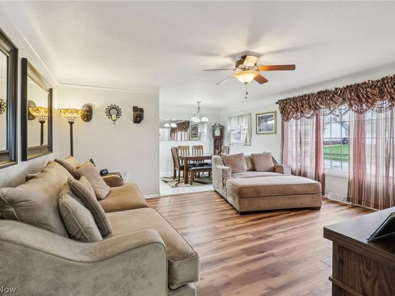 10951 Sharon Drive, Parma, OH 44130 Photo 4