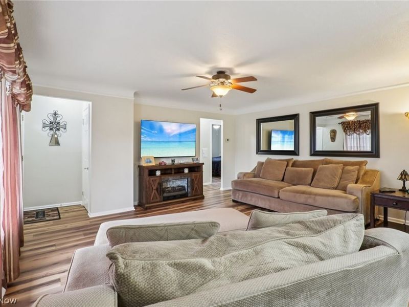 10951 Sharon Drive, Parma, OH 44130 Photo 5