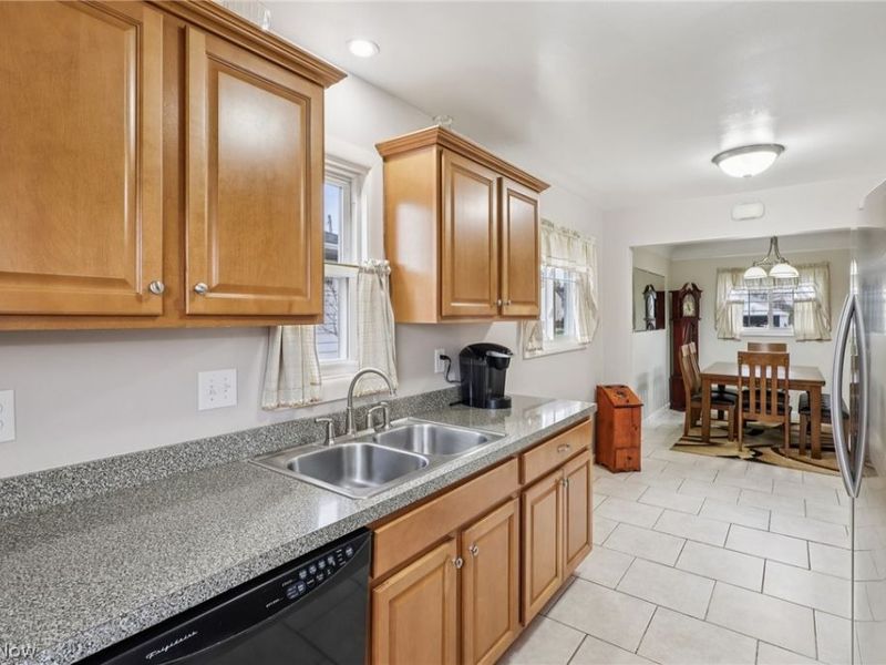 10951 Sharon Drive, Parma, OH 44130 Photo 9