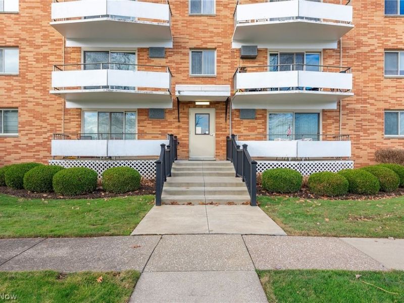 521 Tollis Pky, Unit 298, Broadview Heights, OH 44147 Photo 2