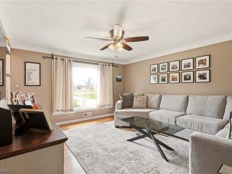 213 Cherry Lane, Seven Hills, OH 44131 Photo 2