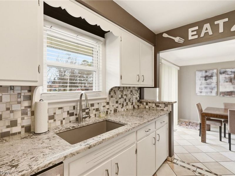 213 Cherry Lane, Seven Hills, OH 44131 Photo 6