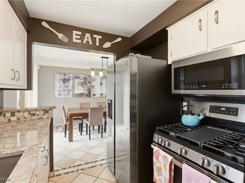 213 Cherry Lane, Seven Hills, OH 44131 Photo 9