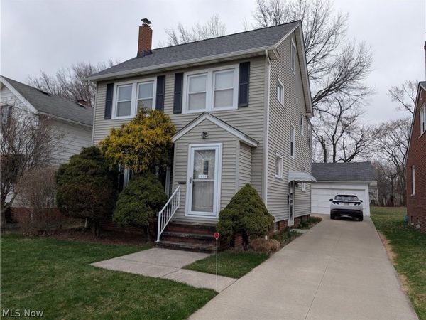 1073 Woodview Road, Cleveland Heights, OH 44121