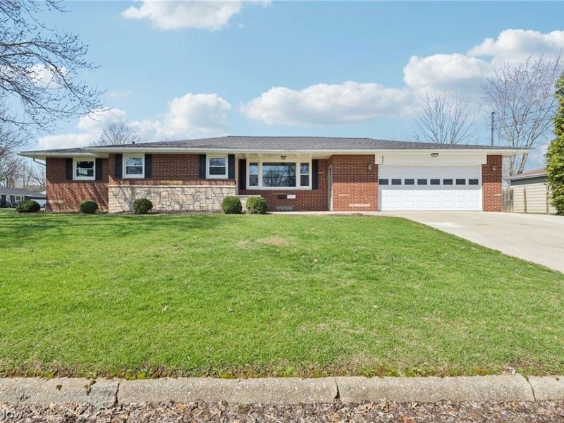 432 35th Street SW, Barberton, OH 44203 Photo 1