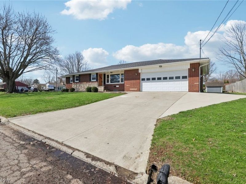 432 35th Street SW, Barberton, OH 44203 Photo 2