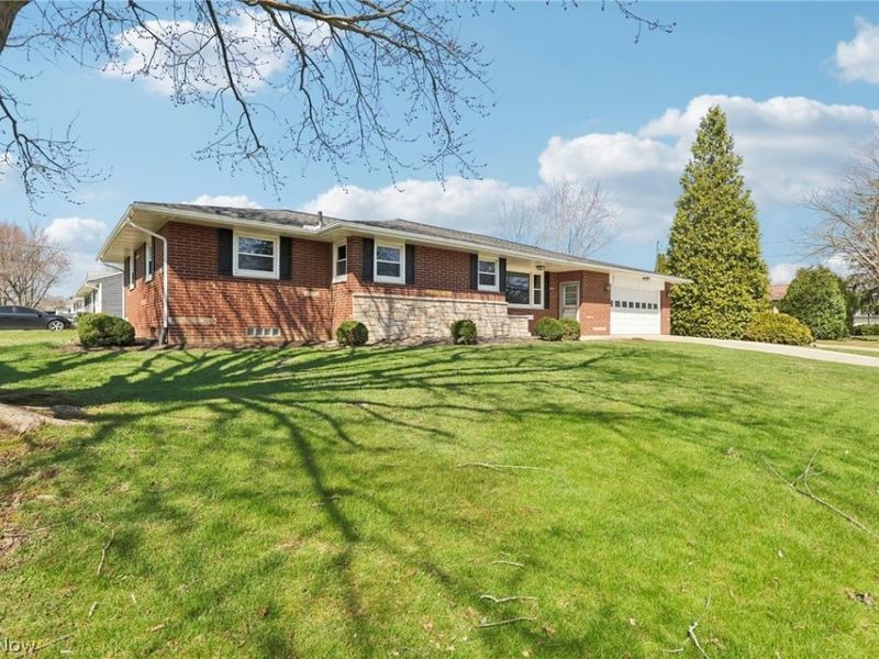 432 35th Street SW, Barberton, OH 44203 Photo 3