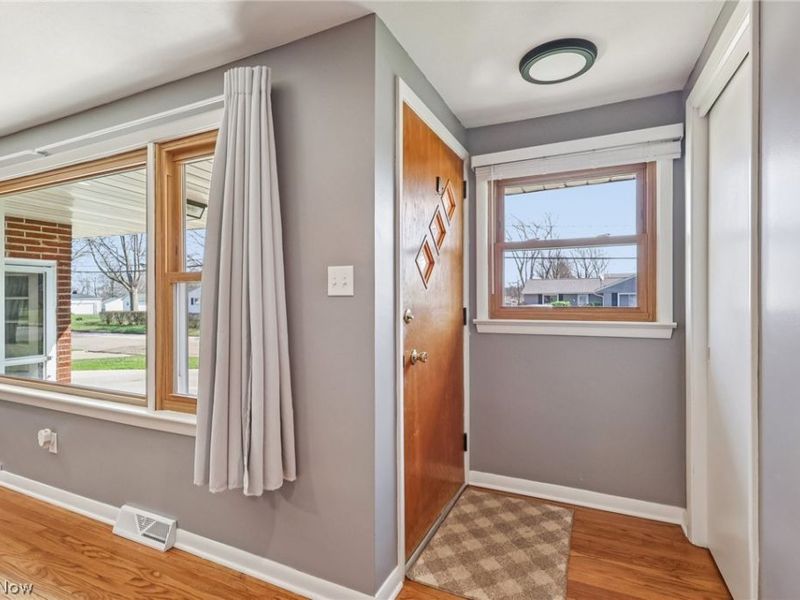 432 35th Street SW, Barberton, OH 44203 Photo 4