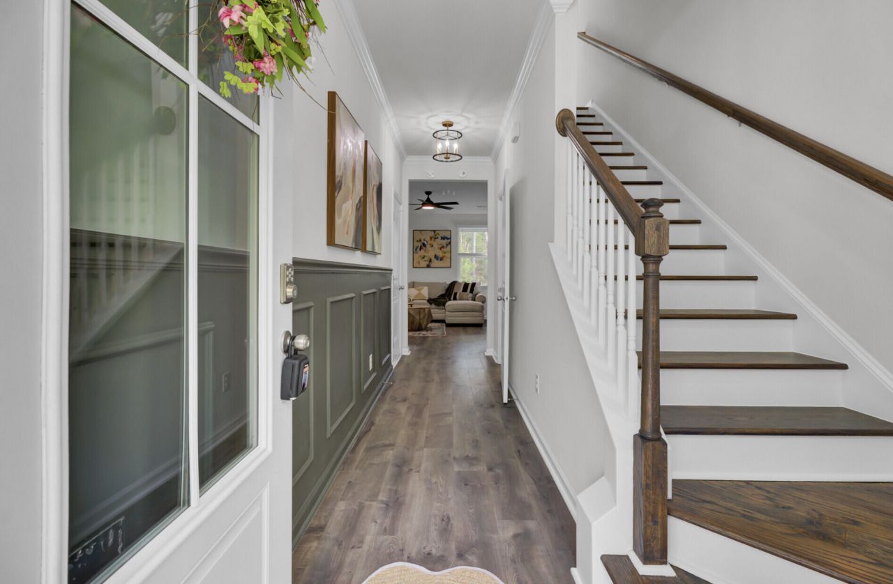 496 Oak View Way Photo 3