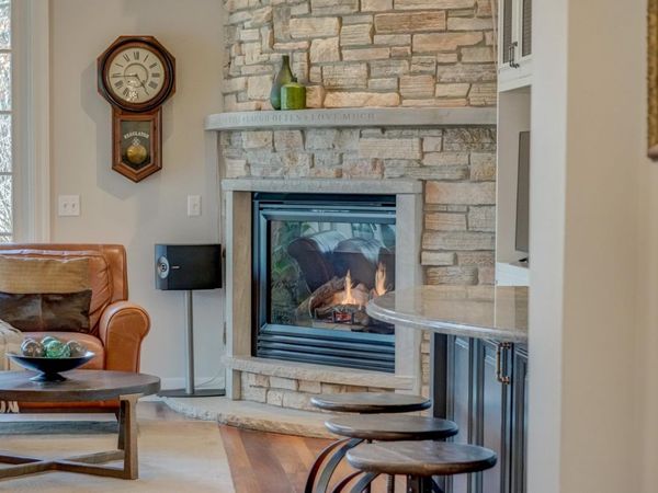 27 Pine Road , North Oaks, MN 55127