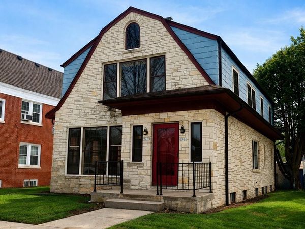 1213 E Kensington BOULEVARD, Unit 1215, Milwaukee, WI 53211