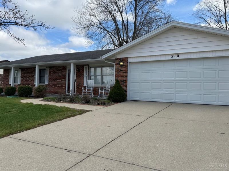 210 Baker Lane, Carlisle, OH 45005 Photo 2