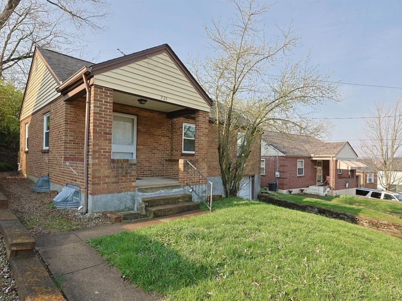 221 E Mechanic Street, Reading, OH 45215 Photo 3