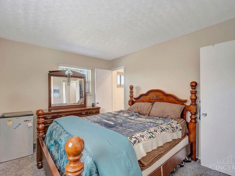 1088 Pinehollow Lane, Cincinnati, OH 45231 Photo 13