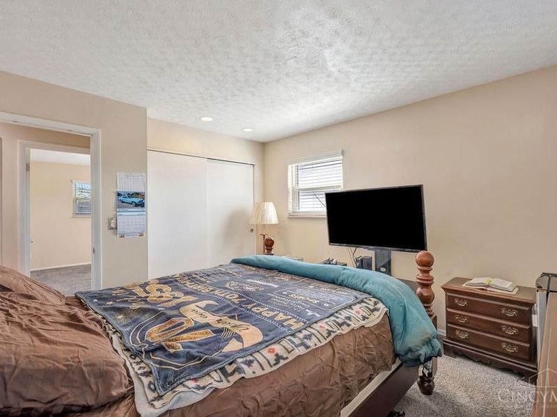 1088 Pinehollow Lane, Cincinnati, OH 45231 Photo 14