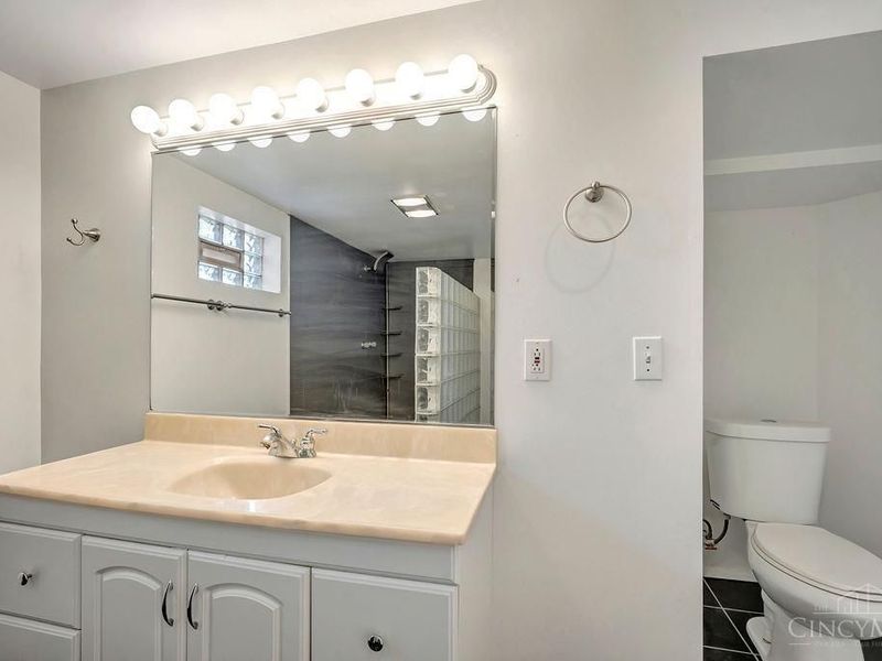 1088 Pinehollow Lane, Cincinnati, OH 45231 Photo 21