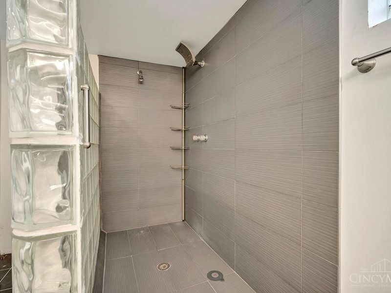 1088 Pinehollow Lane, Cincinnati, OH 45231 Photo 22