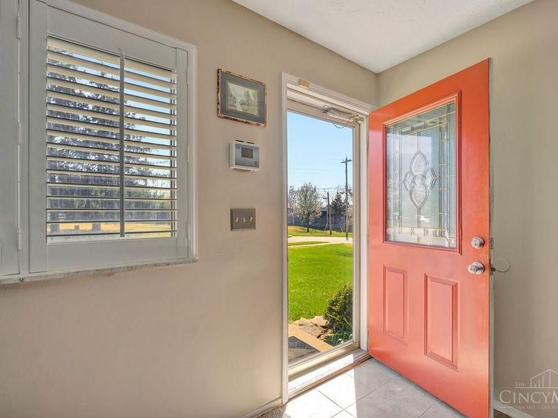 1088 Pinehollow Lane, Cincinnati, OH 45231 Photo 4