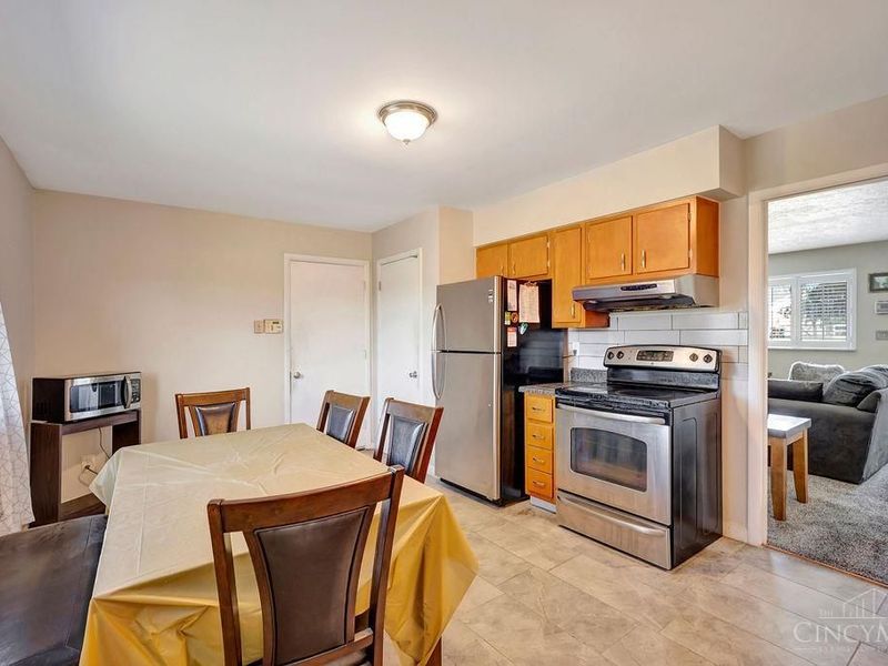 1088 Pinehollow Lane, Cincinnati, OH 45231 Photo 7