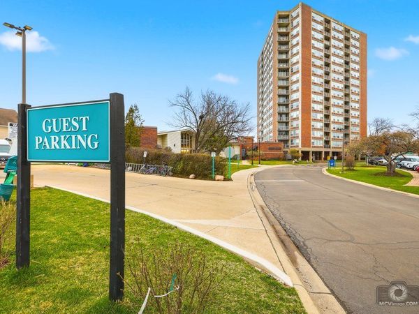 3925 Triumvera Drive, Unit 10B, Glenview, IL 60025