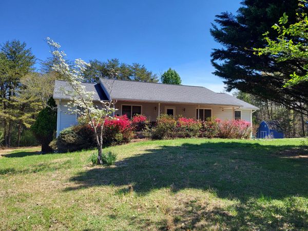 214 Oakridge DR, Thaxton, VA 24174