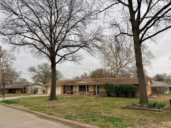 1418 Grandview Road , Bartlesville, OK 74006