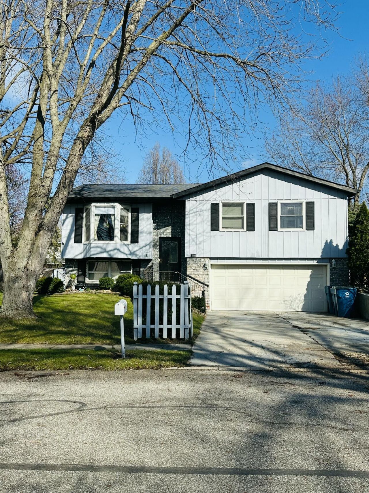 1605 Old Farm Lane, Chesterton, IN 46304 Main Photo