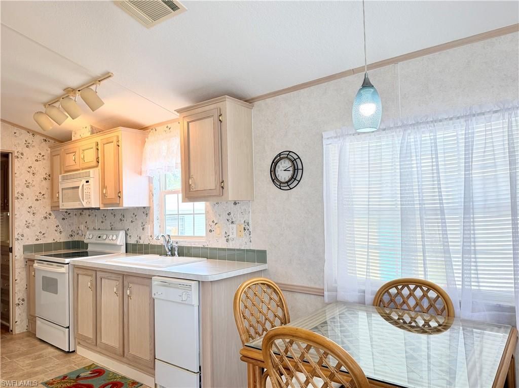 2 Jade Dr, Unit 2J, Naples, FL 34114 Photo