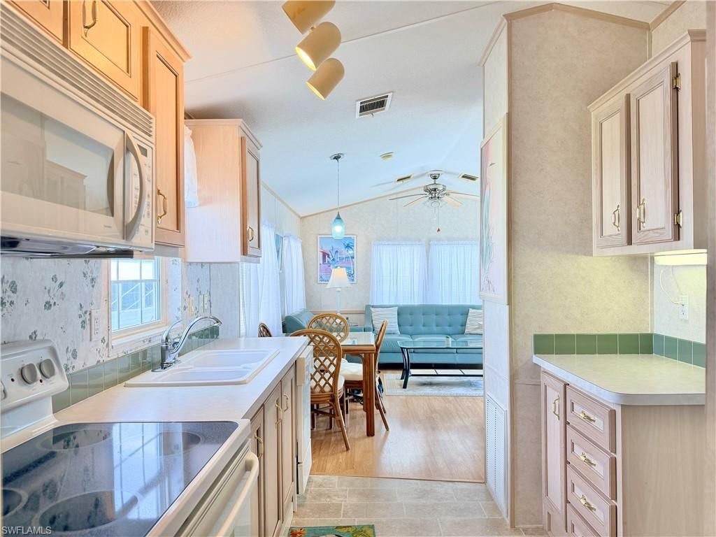 2 Jade Dr, Unit 2J, Naples, FL 34114 Photo