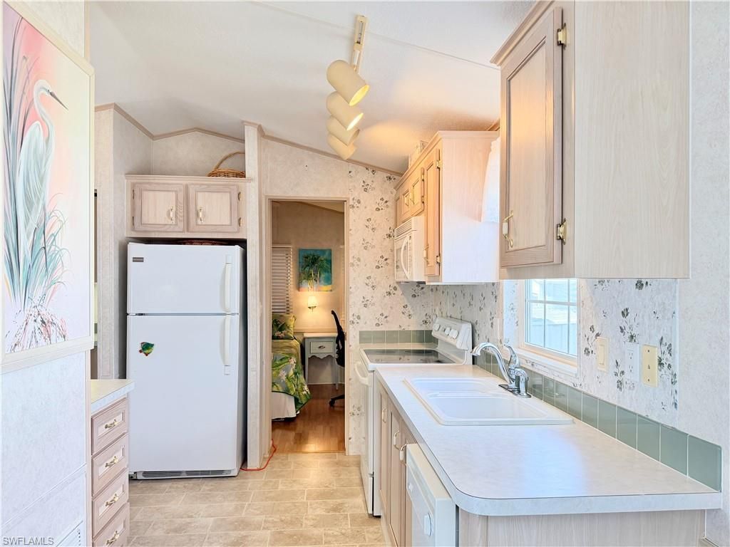 2 Jade Dr, Unit 2J, Naples, FL 34114 Photo