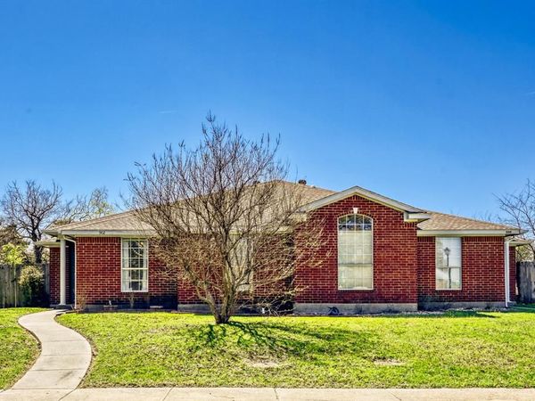 902 Teakwood Lane, DeSoto, TX 75115