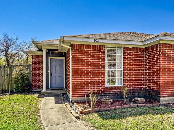 902 Teakwood Lane, DeSoto, TX 75115