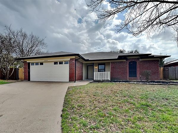 6369 Hunters Glen Drive, Watauga, TX 76148