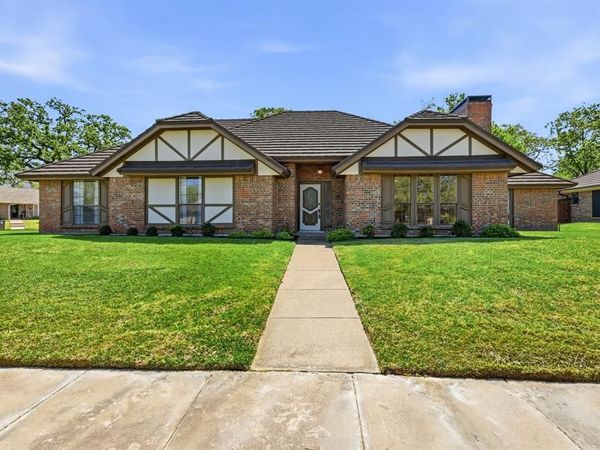 716 Sugar Tree Court, Bedford, TX 76021