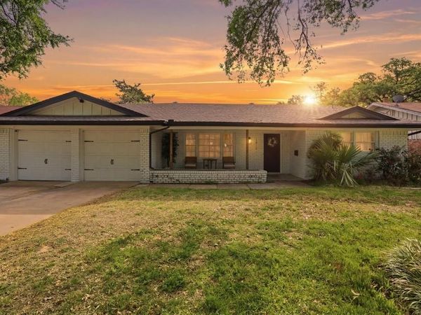 1915 Milam Street , Fort Worth, TX 76112