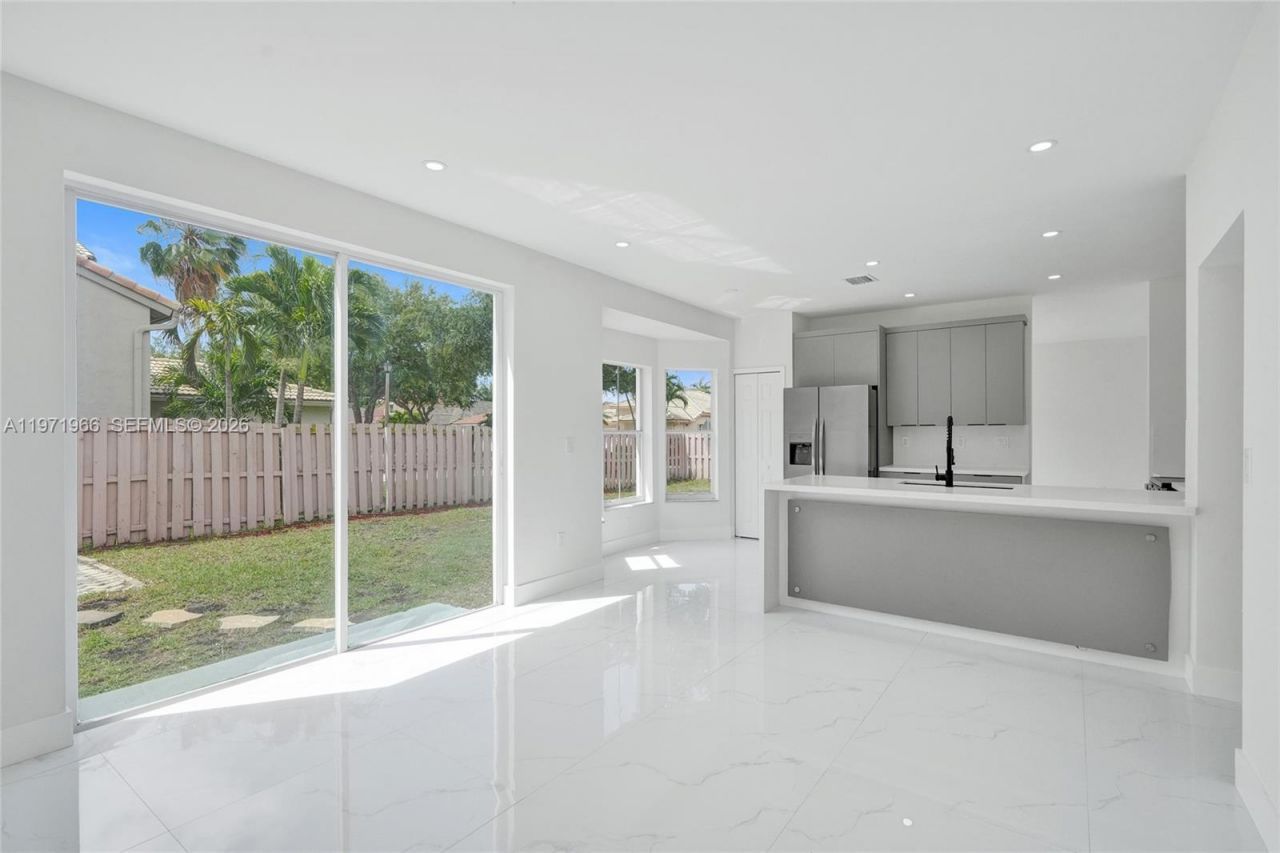 14422 N Royal Cove Cir, Davie, FL 33325 Photo