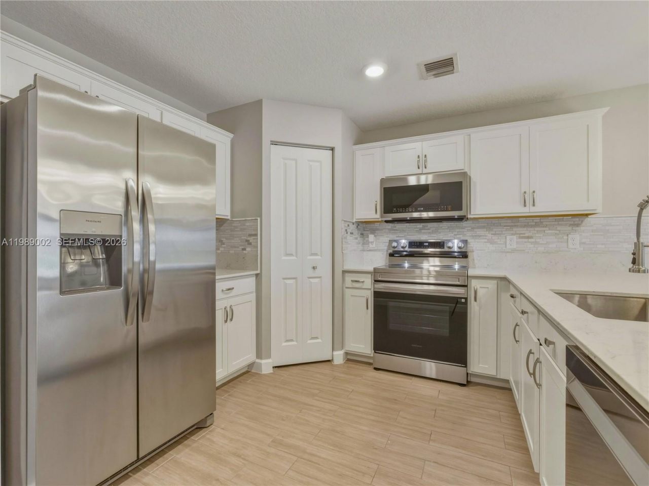 6011 Woods Edge Cir , Unit 6011, Riviera Beach, FL 33410 Photo