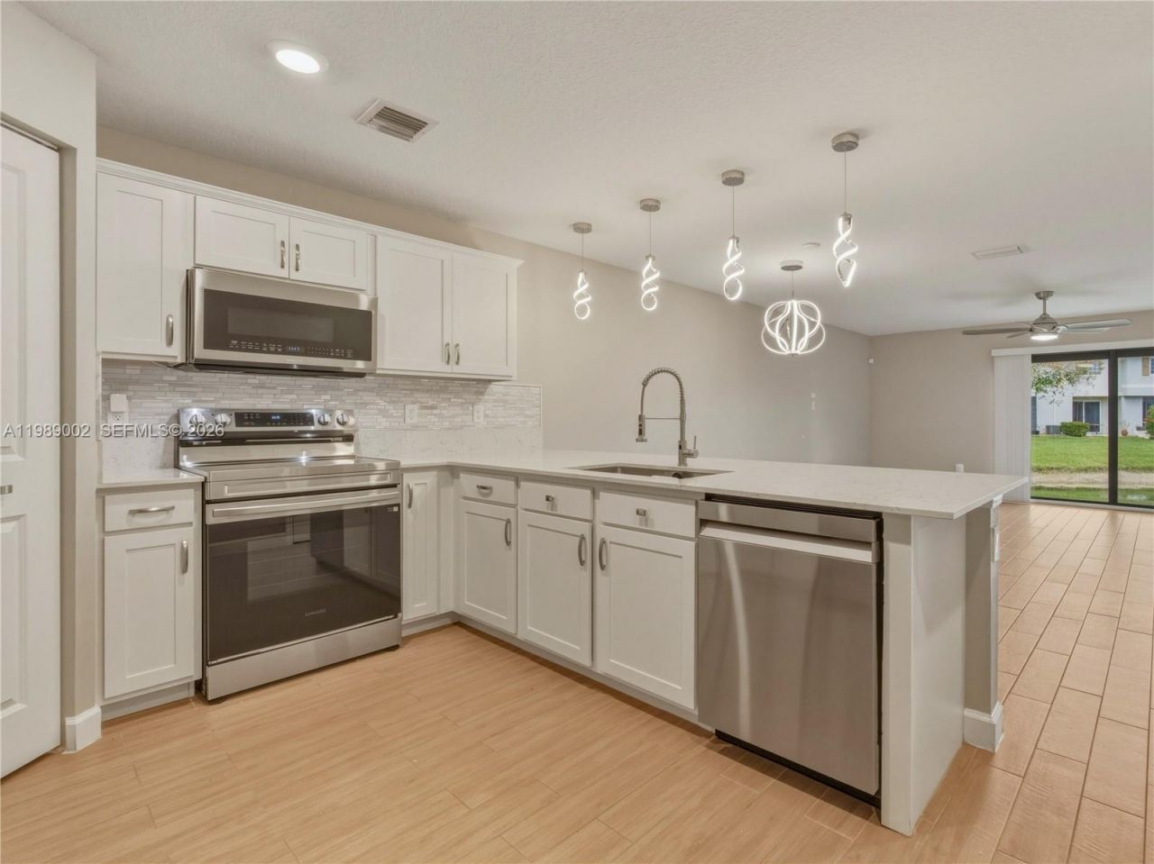 6011 Woods Edge Cir , Unit 6011, Riviera Beach, FL 33410 Photo