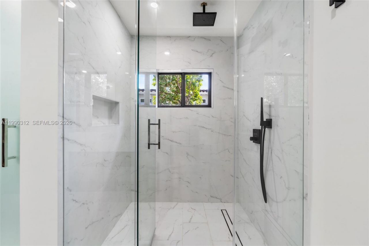 116 W 1st Ct, Miami Beach, FL 33139 Photo