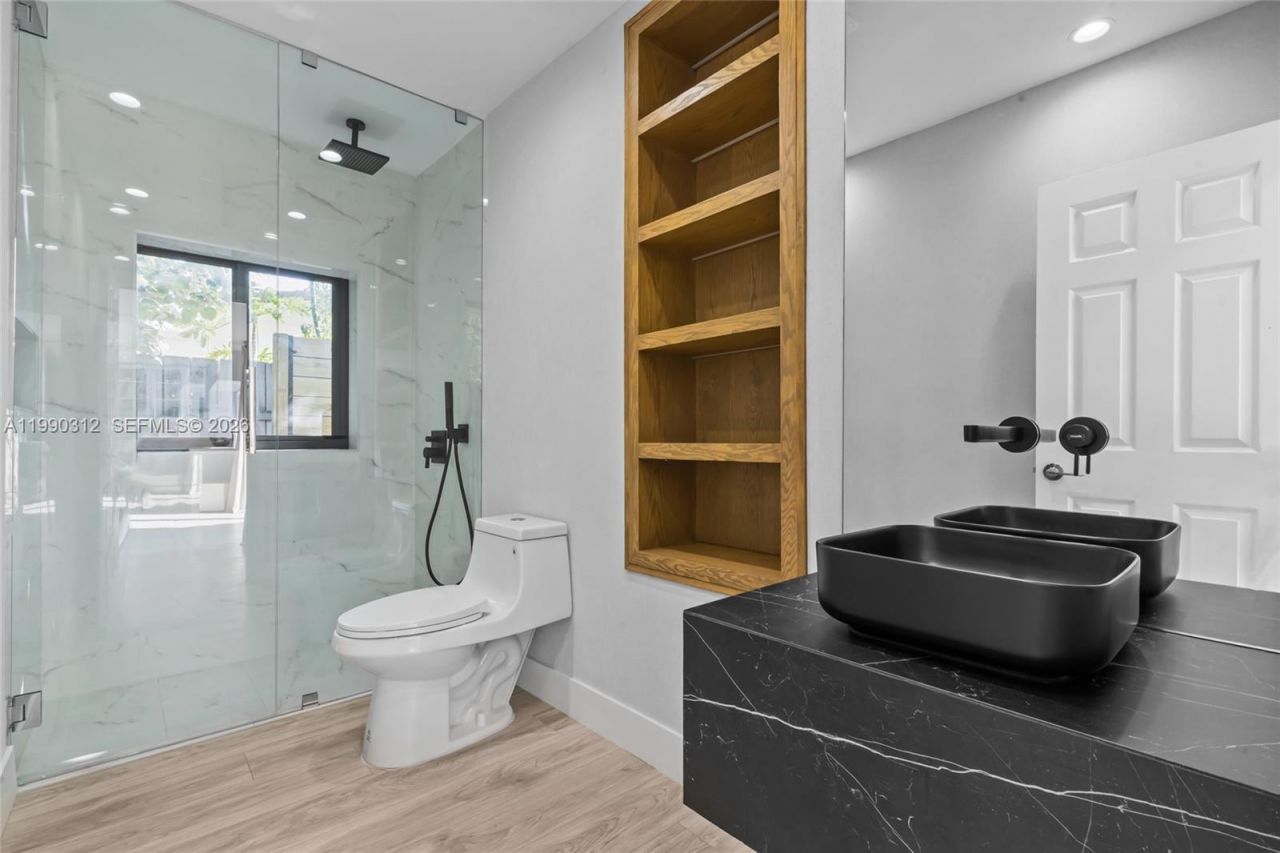 116 W 1st Ct, Miami Beach, FL 33139 Photo