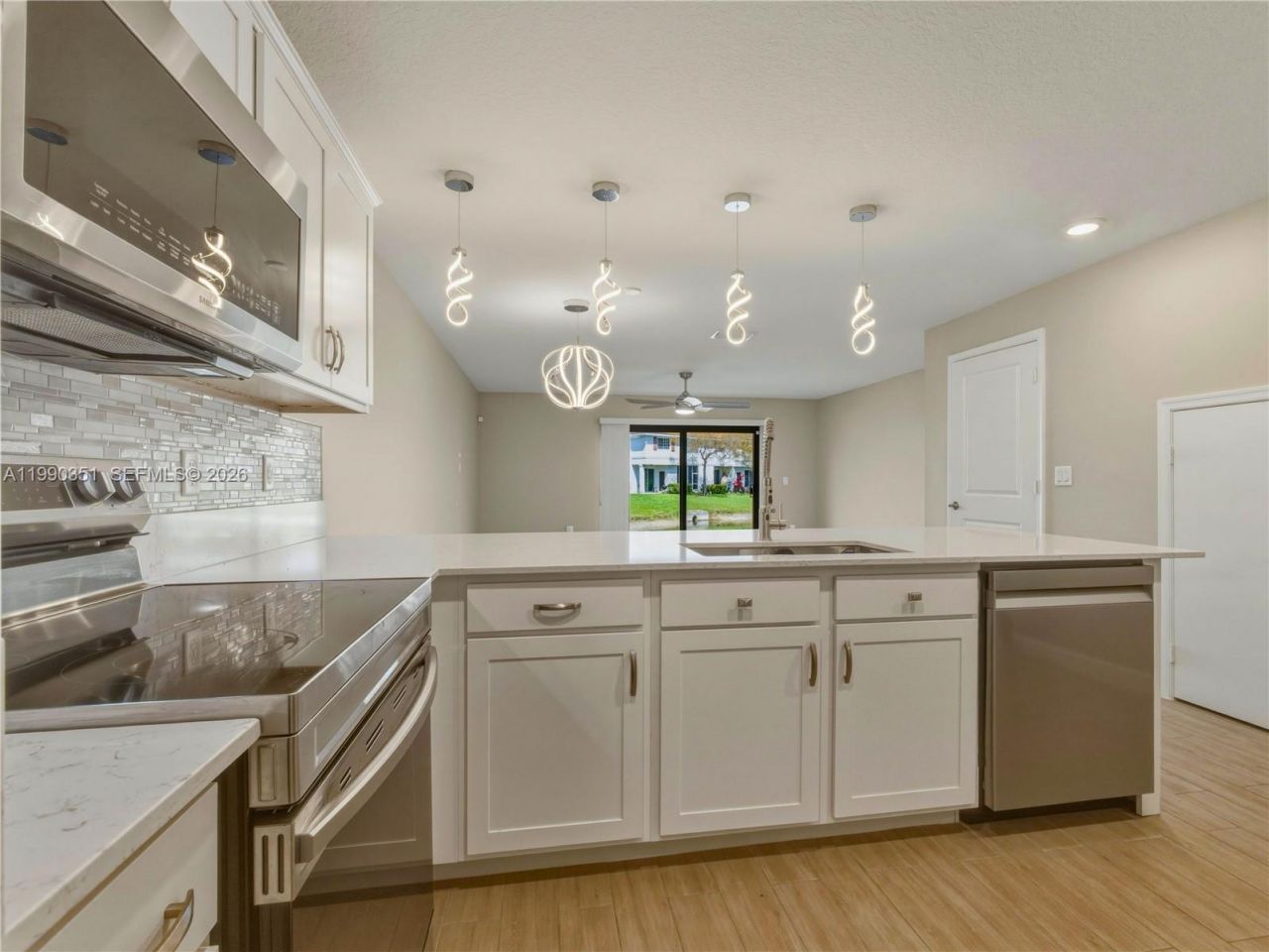 6011 Woods Edge Cir , Unit 6011, Riviera Beach, FL 33410 Photo