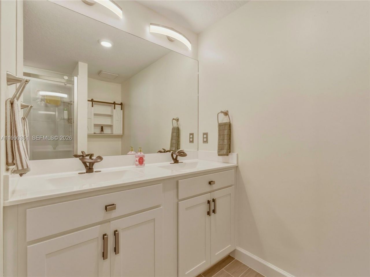 6011 Woods Edge Cir , Unit 6011, Riviera Beach, FL 33410 Photo