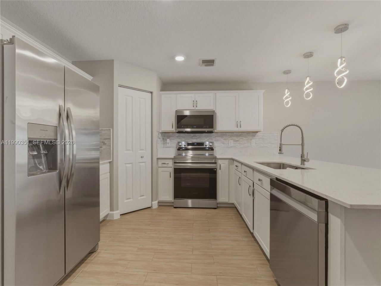 6011 Woods Edge Cir , Unit 6011, Riviera Beach, FL 33410 Photo