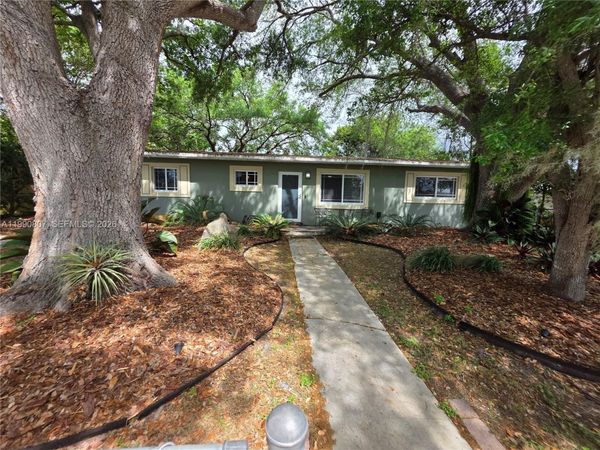 9911 Martinique Dr , Cutler Bay, FL 33189