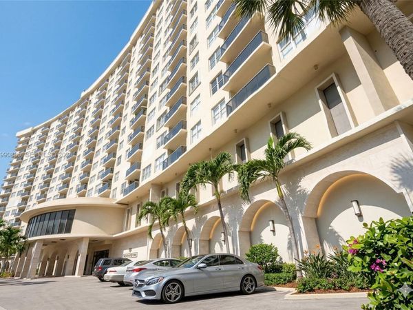 6039 Collins Ave, Unit PH10, Miami Beach, FL 33140