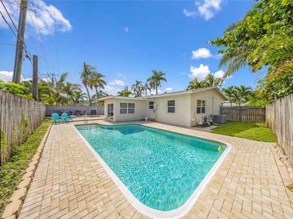 1460 NE 30th Ct, Pompano Beach, FL 33064