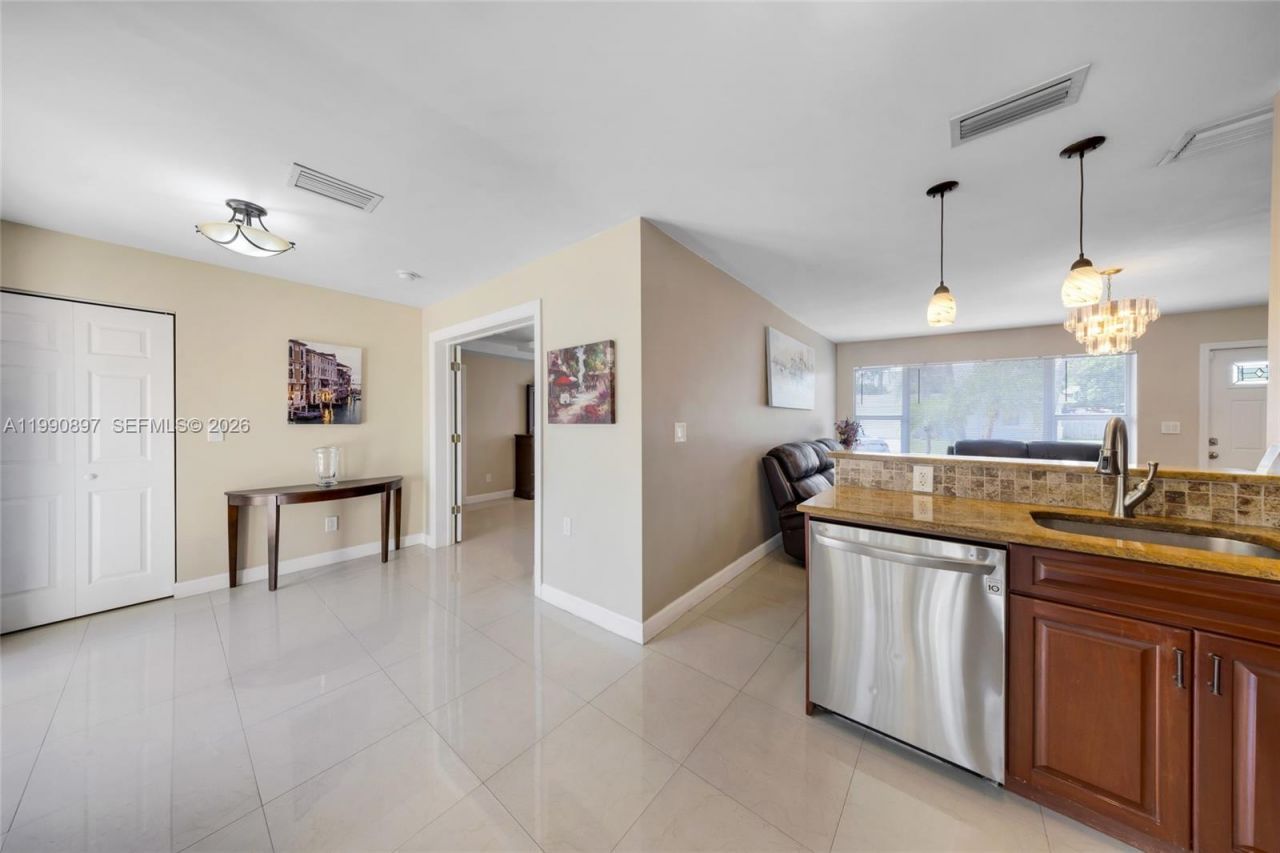 1460 NE 30th Ct, Pompano Beach, FL 33064 Photo