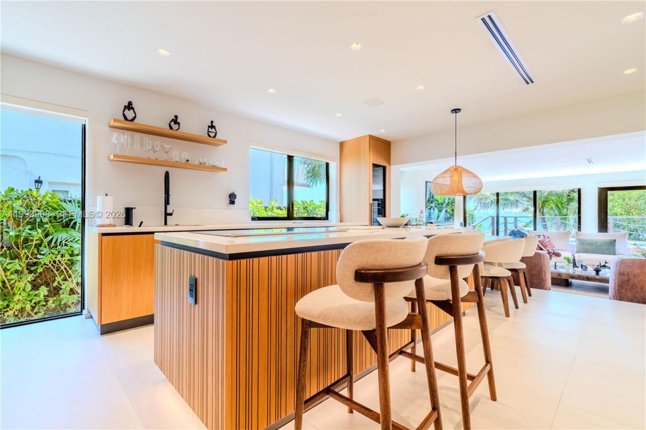 11450 N Bayshore Dr , North Miami, FL 33181 Photo