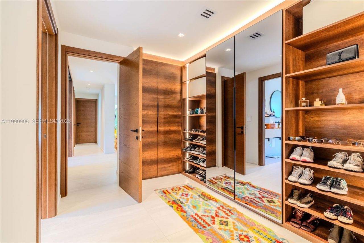 11450 N Bayshore Dr , North Miami, FL 33181 Photo