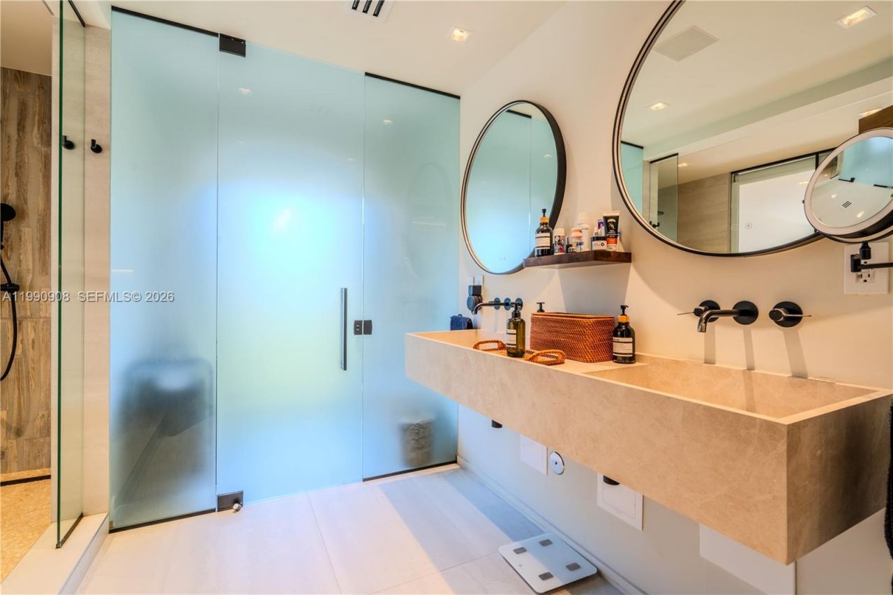 11450 N Bayshore Dr , North Miami, FL 33181 Photo